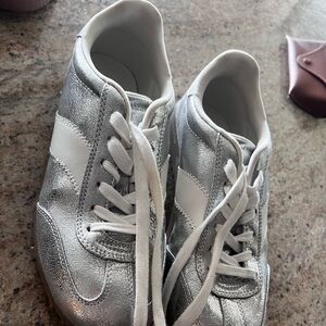 Universal thread/ metallic silver memory foam sneakers